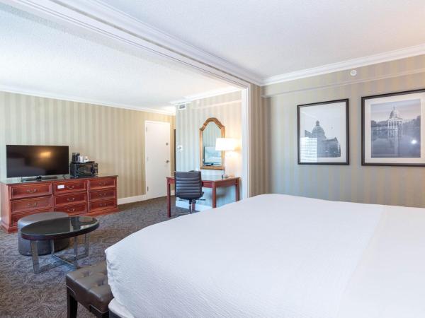 Sandman Signature Edmonton Downtown Hotel : photo 2 de la chambre grande chambre deluxe avec 1 lit king-size - Étages intermédiaires