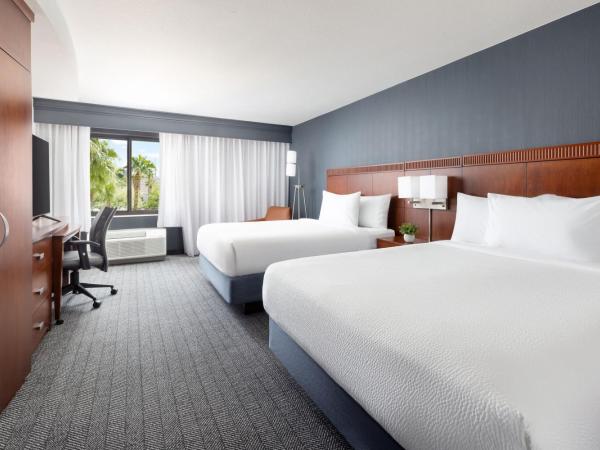 Courtyard By Marriott Las Vegas Stadium Area : photo 7 de la chambre chambre avec 2 grands lits queen-size 