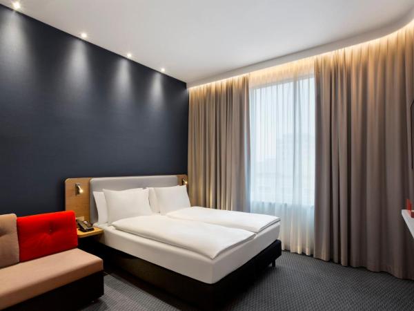Holiday Inn Express Munich City West, an IHG Hotel : photo 4 de la chambre standad queen room with sofa bed