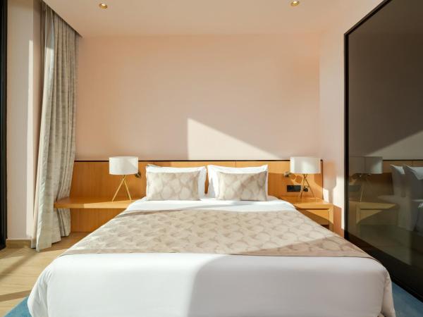 voco Monaco Dubai, an IHG Hotel, Adults Only, World Islands : photo 8 de la chambre premium king room with pool and sea view