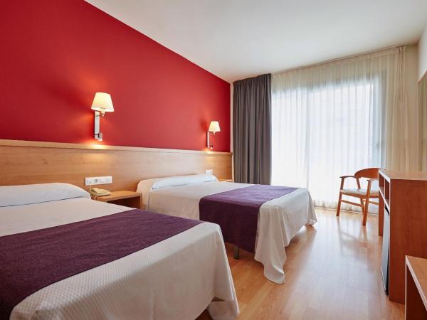 Hotel Surf Mar : photo 1 de la chambre chambre double avec lit d'appoint (3 adultes)