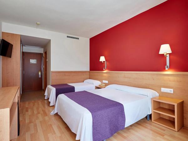 Hotel Surf Mar : photo 2 de la chambre chambre double avec lit d'appoint (2 adultes + 2 enfants)