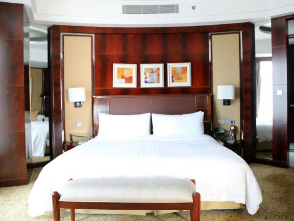 Pudong Shangri-La, Shanghai : photo 5 de la chambre suite lit king-size premier horizon