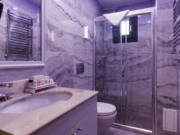 Antusa Design Hotel & Spa : photo 1 de la chambre chambre triple avec canapé-lit