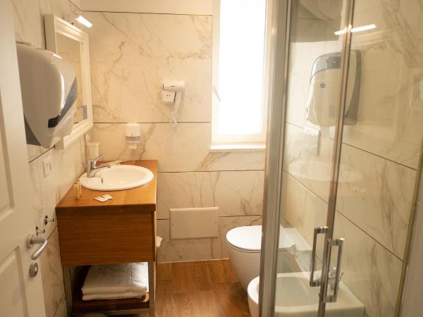 ROOMS alCentro : photo 6 de la chambre chambre double ou lits jumeaux