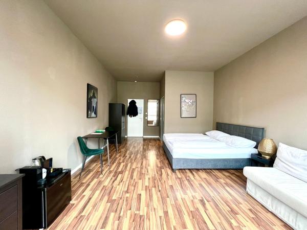N8 ROOMS - by Leipzig Suites : photo 6 de la chambre chambre double avec lit d'appoint