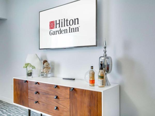 Hilton Garden Inn Louisville-Northeast : photo 2 de la chambre suite lit king-size exécutive