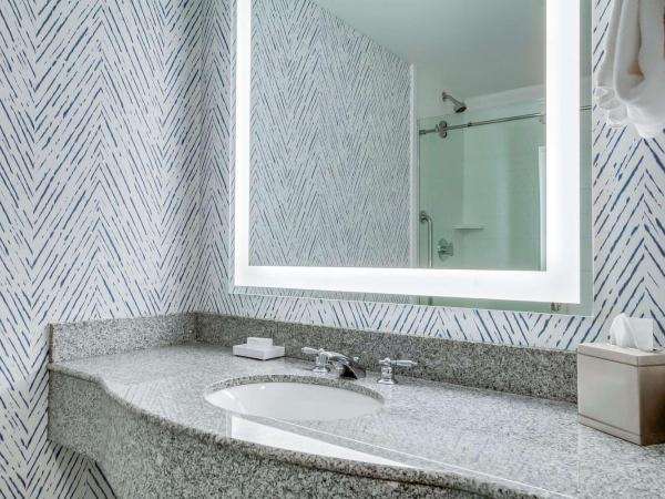 Hilton Garden Inn Louisville-Northeast : photo 8 de la chambre chambre lit king-size deluxe avec canapé-lit