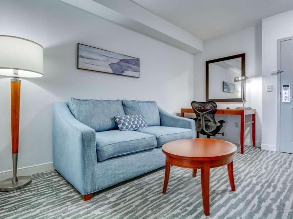 Hilton Garden Inn Louisville-Northeast : photo 3 de la chambre suite junior lit king-size avec canapé-lit