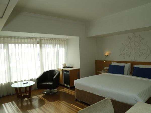 Sarovar Portico Rivera Ahmedabad : photo 1 de la chambre deluxe room - 1 double bed (15% discount on food and soft beverage)