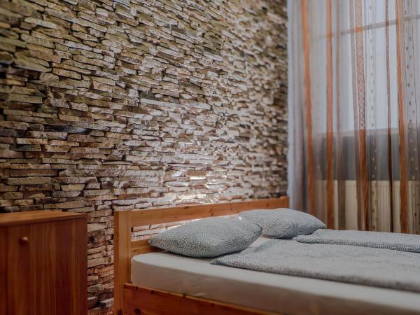 DeeP Guest House : photo 5 de la chambre chambre double ou lits jumeaux avec salle de bains commune
