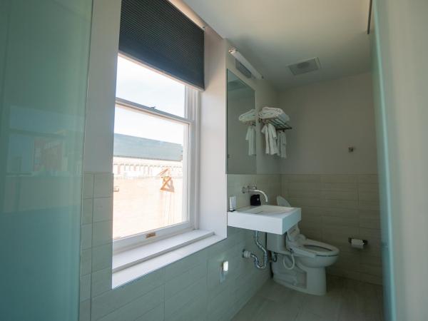 SOVA Micro-Room & Social Hotel : photo 5 de la chambre chambre lit queen-size deluxe