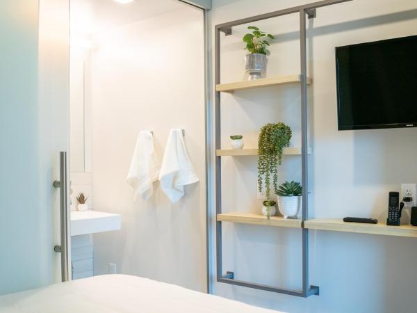 SOVA Micro-Room & Social Hotel : photo 5 de la chambre chambre supérieure lit queen-size