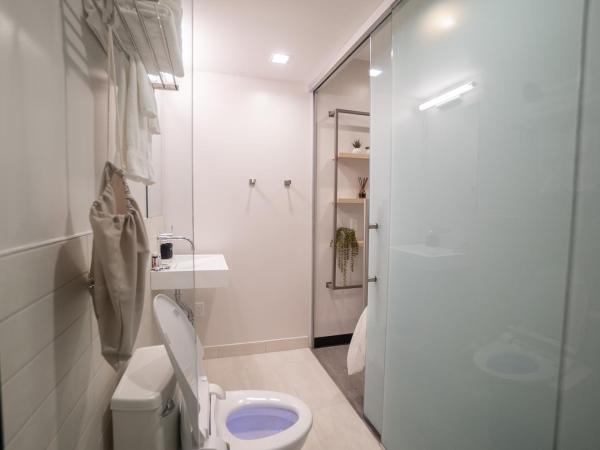 SOVA Micro-Room & Social Hotel : photo 6 de la chambre chambre supérieure lit queen-size