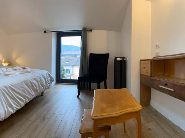 La Bellours Chambre D'Hôtes : photo 1 de la chambre chambre double - vue sur piscine