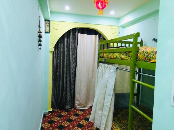 Ali Baba Hostel : photo 1 de la chambre chambre simple avec balcon