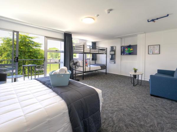 Urban Lounge Sleepery : photo 7 de la chambre chambre familiale avec salle de bains commune