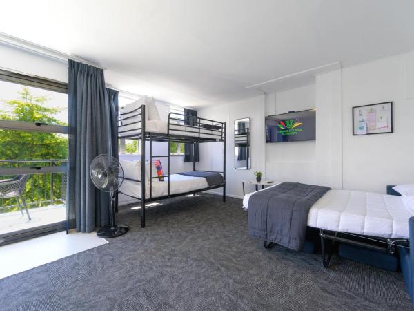 Urban Lounge Sleepery : photo 5 de la chambre chambre familiale avec salle de bains commune