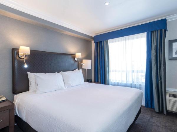 Sandman Signature Edmonton South Hotel : photo 1 de la chambre family suite, 1 king bed, 2 single beds, kitchenette