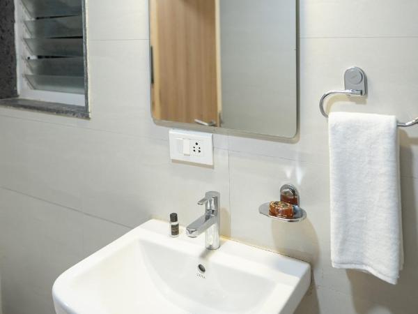 HOTEL SUDARSHAN GRAND : photo 9 de la chambre chambre double