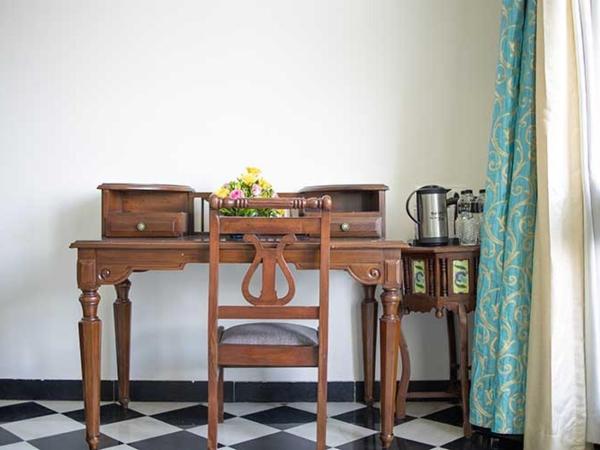 Swaroop Vilas - Lake Facing Boutique Hotel : photo 4 de la chambre suite junior avec balcon