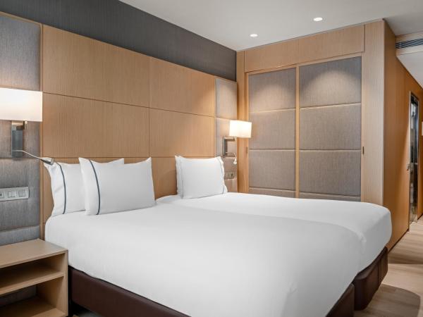 AC Hotel Victoria Suites by Marriott : photo 1 de la chambre chambre lits jumeaux standard avec vue sur la rue