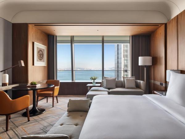 Four Seasons Hotel Dalian : photo 1 de la chambre chambre lit king-size deluxe - vue sur océan