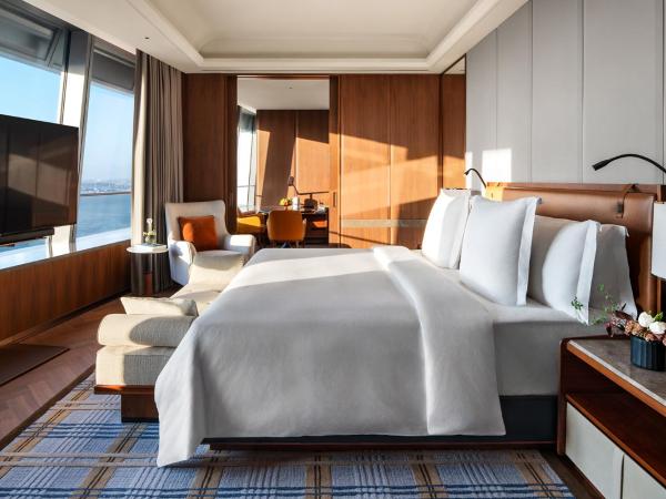 Four Seasons Hotel Dalian : photo 1 de la chambre executive ocean view suite king