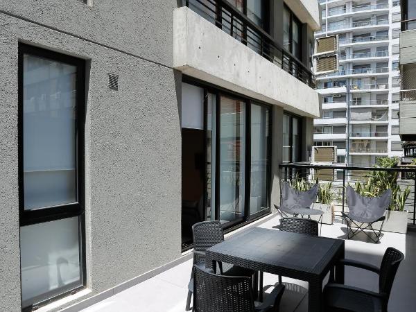 OWN Belgrano Studios & Suites : photo 4 de la chambre suite lit king-size avec balcon