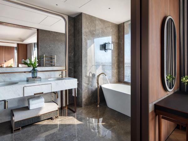 Four Seasons Hotel Dalian : photo 2 de la chambre executive ocean view suite king