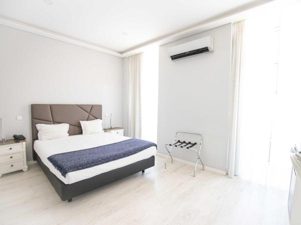 Grande Pensao Residencial Alcobia : photo 2 de la chambre chambre double supérieure - vue sur ville