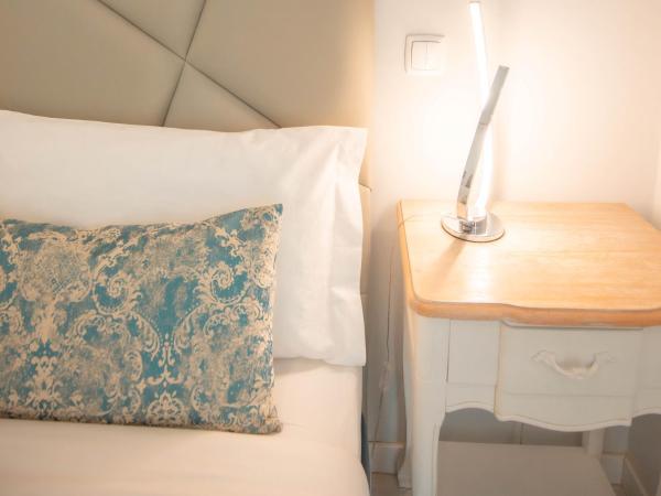 Grande Pensao Residencial Alcobia : photo 4 de la chambre chambre double supérieure