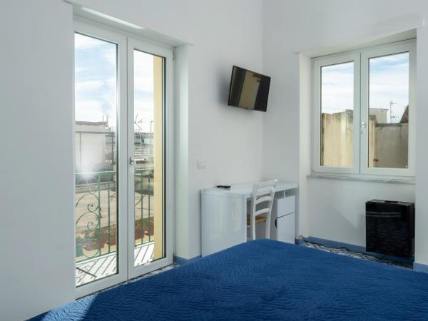 Guest House La Piazzetta : photo 2 de la chambre chambre double deluxe