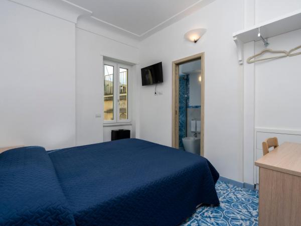 Guest House La Piazzetta : photo 5 de la chambre chambre double standard