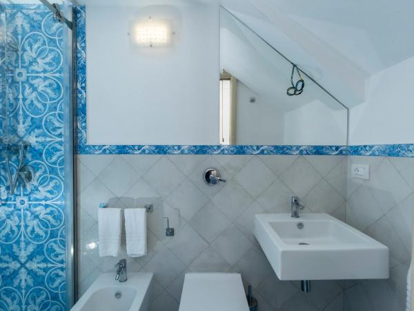 Guest House La Piazzetta : photo 6 de la chambre chambre double standard