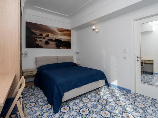 Guest House La Piazzetta : photo 8 de la chambre chambre double deluxe