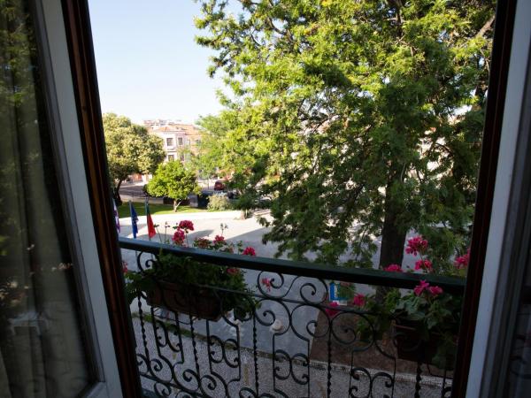 Hotel Solaris : photo 7 de la chambre chambre double - vue sur jardin