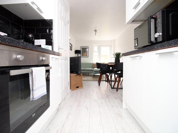 4 BR with FREE on street parking : photo 5 de la chambre maison de vacances