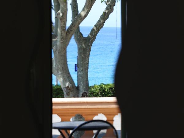 Hotel Pavillon Imperial : photo 5 de la chambre chambre double supérieure avec terrasse - vue sur mer