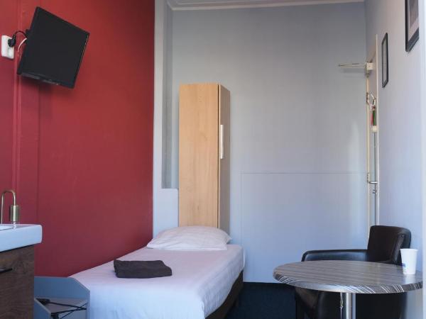 Hotel Abba : photo 2 de la chambre chambre simple avec salle de bains commune