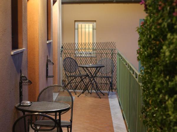 Hotel Pavillon Imperial : photo 5 de la chambre chambre double ou lits jumeaux standard - côté jardin