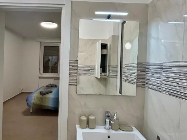 *Veranda's rooms* - Free parking in central Lugano : photo 6 de la chambre chambre double avec salle de bains privative