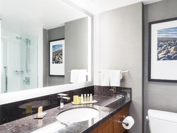 DoubleTree by Hilton Hotel & Suites Victoria : photo 6 de la chambre chambre avec 2 lits queen-size - vue sur ville