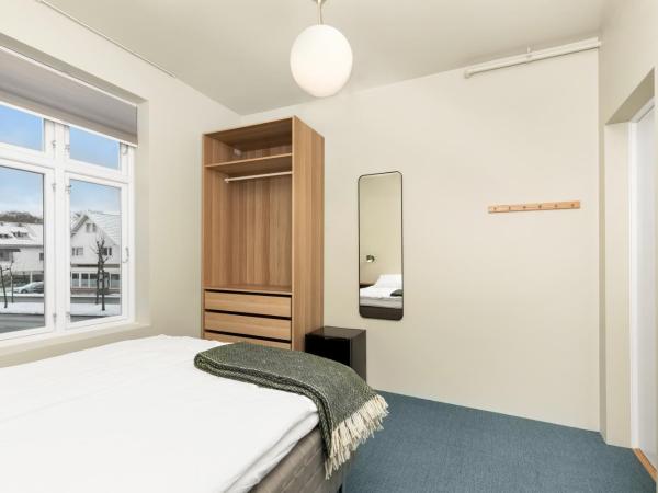 Central Guest House - Bedroom with private Bathroom : photo 6 de la chambre chambre double avec salle de bains privative