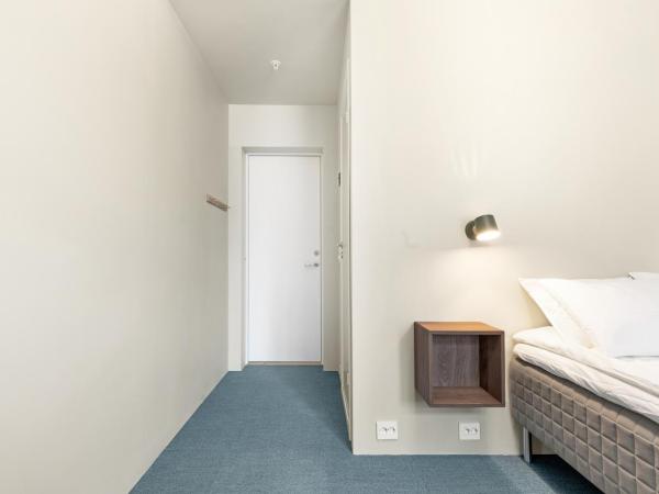 Central Guest House - Bedroom with private Bathroom : photo 8 de la chambre chambre double avec salle de bains privative