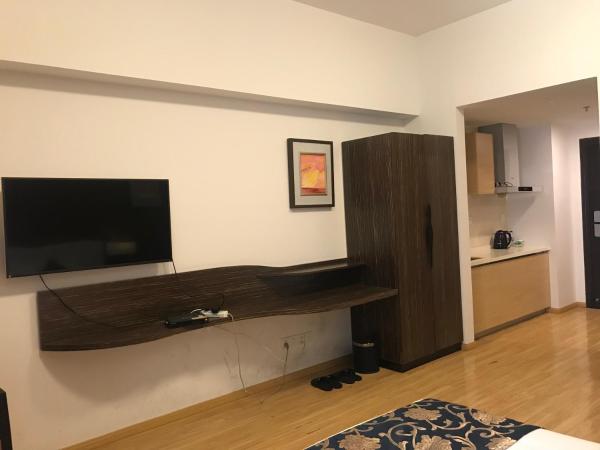 Yunying International ApartHotel - Free Shuttle Bus to Canton Fair Complex During Canton Fair Period : photo 3 de la chambre chambre double deluxe avec balcon