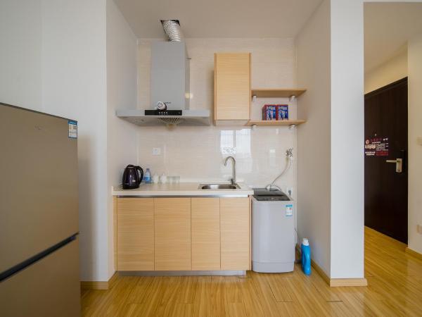 Yunying International ApartHotel - Free Shuttle Bus to Canton Fair Complex During Canton Fair Period : photo 6 de la chambre suite 1 chambre