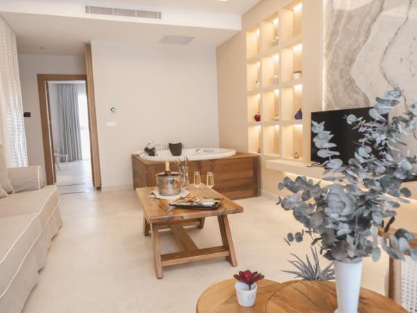 Rammos Managed By Dedeman : photo 6 de la chambre suite deluxe avec baignoire spa