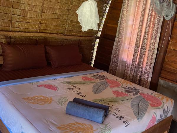 Lanta Marina Resort By Mam&Mod : photo 1 de la chambre bungalow avec ventilateur