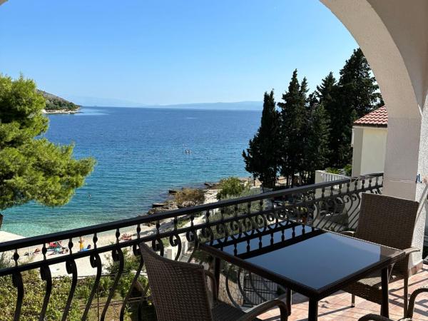 Villa Aequum : photo 10 de la chambre chambre double avec balcon - vue sur mer